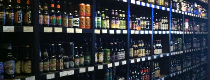 Lizardville Beer Store & Whiskey Bar is one of Craft Beer Hot Spots and Breweries-NE Ohio.