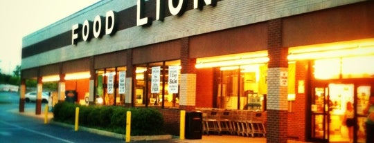 Food Lion Grocery Store is one of Orte, die Paul gefallen.