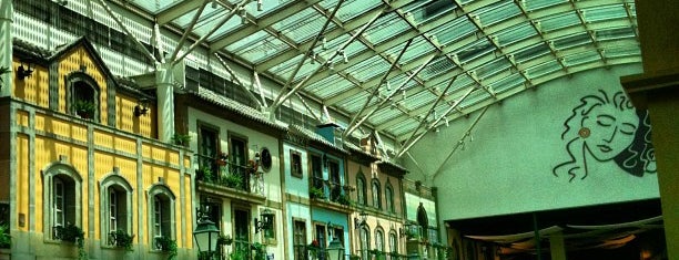 Via Catarina Shopping is one of Shopping in Oporto.