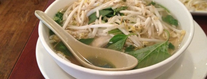 Pho Basil is one of Locais curtidos por Enrico.