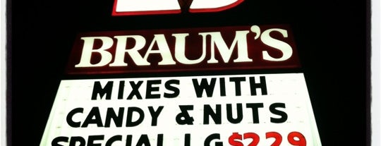 Braum's Dairy and Ice Cream Store is one of Lugares guardados de Maximum.