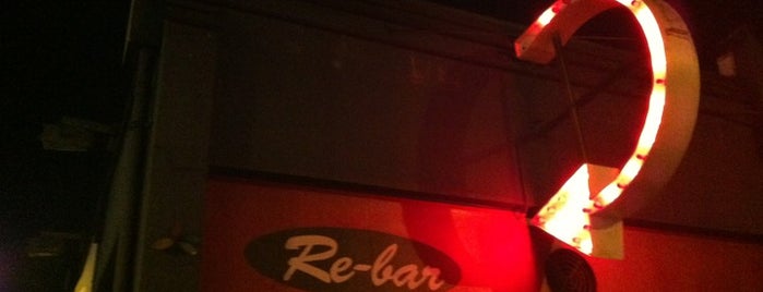 Re-Bar is one of สถานที่ที่ Michelle ถูกใจ.