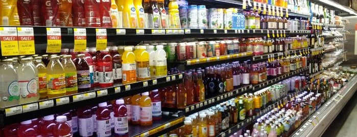 Whole Foods Market is one of Orlando - Alimentação (Food).