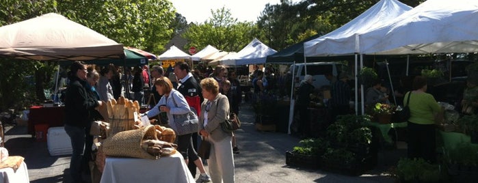 Dunwoody Green Market is one of Lugares favoritos de Chester.