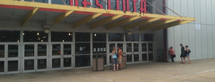 Phoenix Big Cinemas North Versailles Stadium 18 is one of Tempat yang Disukai Jeff.