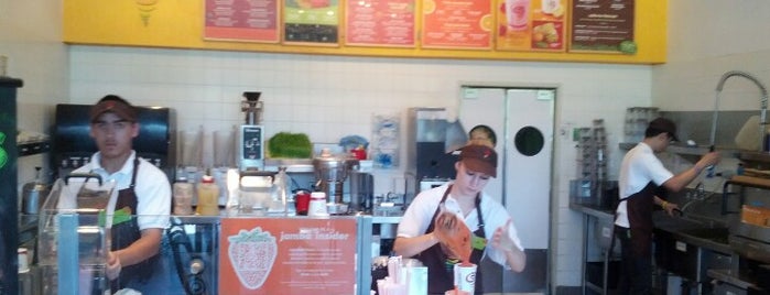 Jamba Juice is one of Lugares favoritos de Christopher.