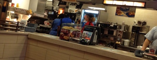 McDonald's is one of Tempat yang Disukai Jazzy.