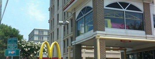 McDonald's is one of Lieux qui ont plu à Chester.