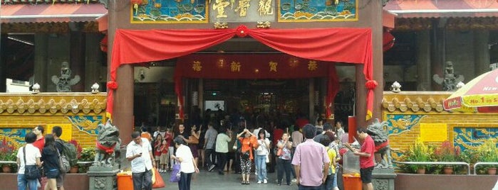 观音堂佛祖庙 Kwan Im Thong Hood Cho Temple is one of Singapore.