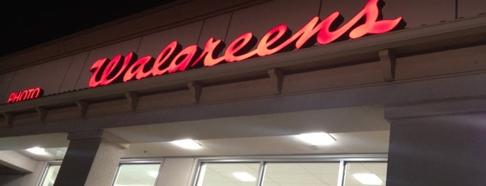 Walgreens is one of Orte, die Aaron gefallen.