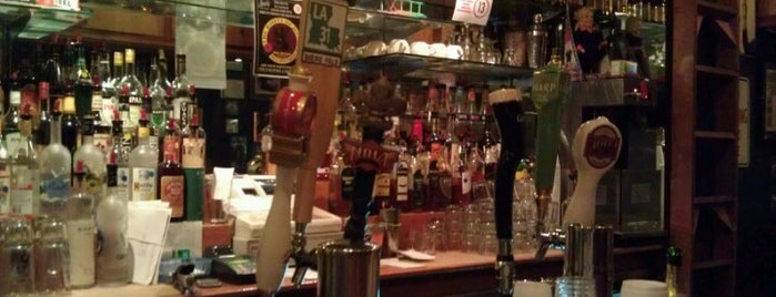 13 Bar & Restaurant is one of Posti che sono piaciuti a Keira.