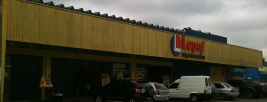Lopes Supermercado is one of locais favoritos.