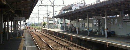 Komada Station (B20) is one of 近鉄京都線.