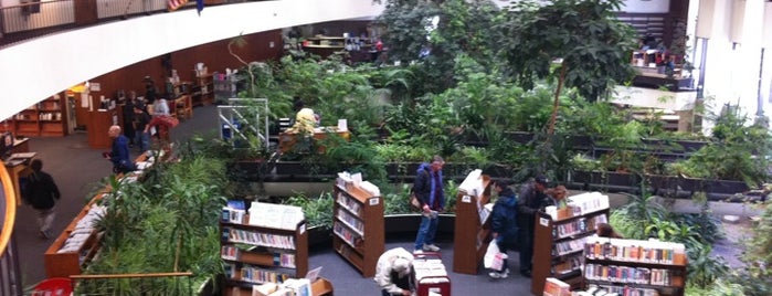 Washoe County Public Library is one of Paige'nin Beğendiği Mekanlar.