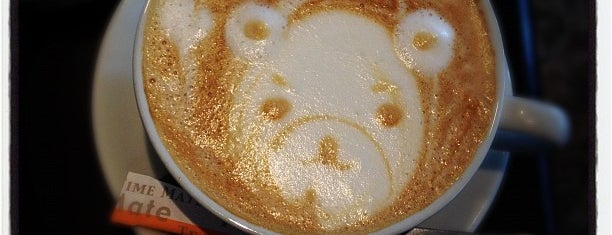 Bake & Cafe Annette is one of Design latte art.