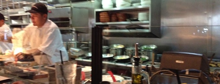 Carrabba's Italian Grill is one of Orte, die Kandyce gefallen.
