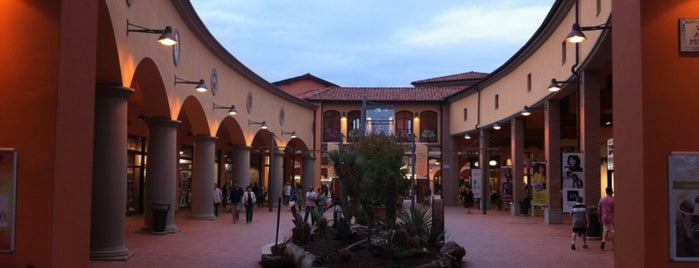 Valdichiana Outlet Village is one of Simoneさんの保存済みスポット.