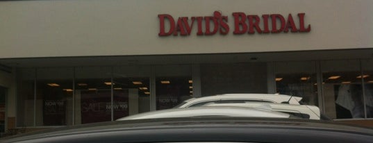 David's Bridal is one of Trenaiseさんのお気に入りスポット.