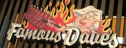 Famous Dave's is one of Orte, die Marni gefallen.