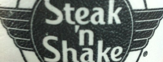 Steak 'n Shake is one of สถานที่ที่ Aptraveler ถูกใจ.