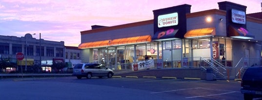 Dunkin' is one of Lugares favoritos de Crystal.