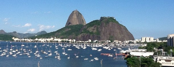 Enseada de Botafogo is one of Os 10 melhores lugares para andar de bike no RJ.