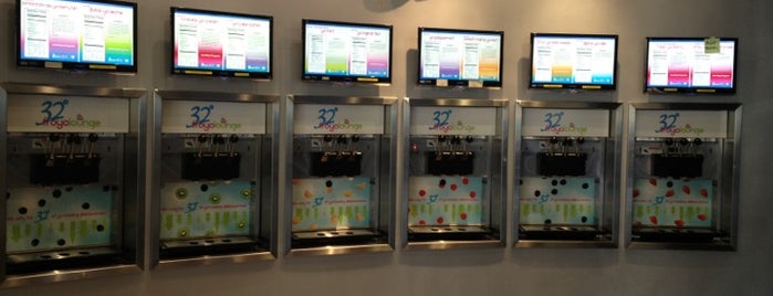 32 Degrees Froyo Lounge is one of Recommendations.