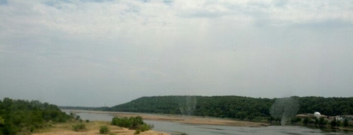 Arkansas River is one of Tulsa.