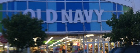 Old Navy is one of สถานที่ที่ JJ ถูกใจ.
