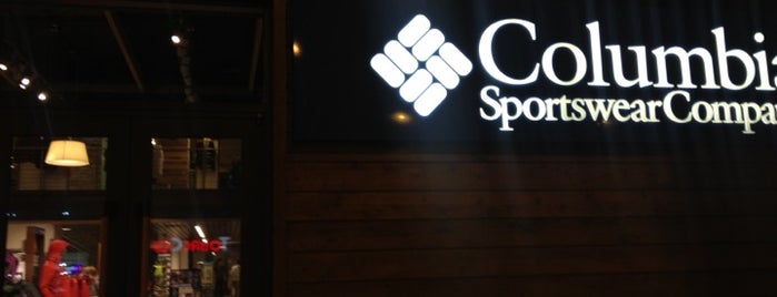 Columbia Sportswear is one of Tempat yang Disukai Martin L..