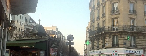 Le Valencay is one of Rue Cambronne.