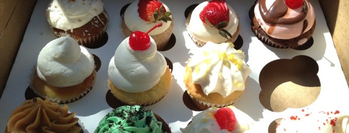 The Sweet Tooth - Cupcakery and Dessert Shop is one of KC.