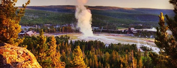 Old Faithful Observation Point is one of Tempat yang Disukai Lizzie.