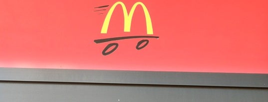 McDonald's is one of Tempat yang Disukai Mark.
