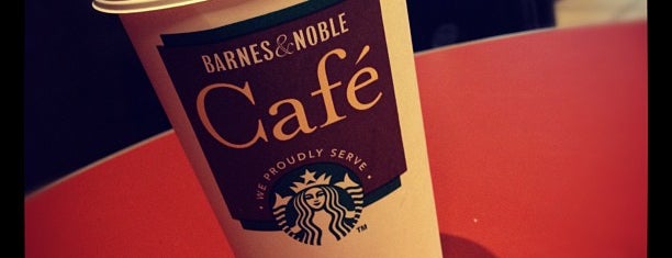 Barnes And Noble Cafe' is one of สถานที่ที่ Justin ถูกใจ.