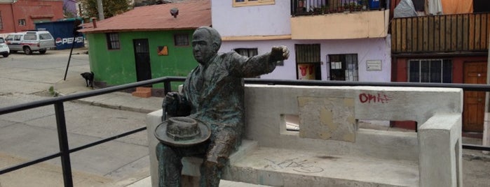 Plaza de los Poetas is one of Valparaíso.