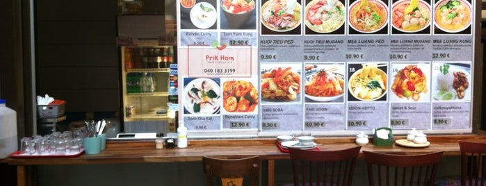 Prikhom Thai Food Restaurant is one of สถานที่ที่บันทึกไว้ของ Matt.