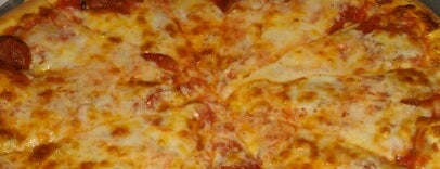 Original Pizza is one of Lugares favoritos de Jerry.