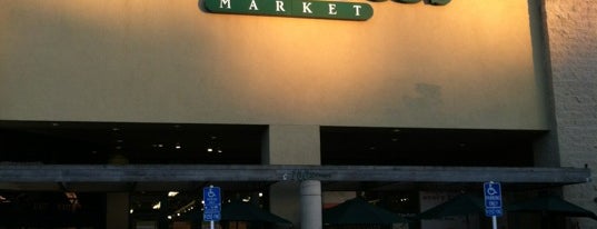Whole Foods Market is one of Tempat yang Disukai Coffee.