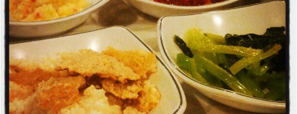 Aza Aza Starvil Korean Cuisine & BBQ Restaurant is one of Jun'un Beğendiği Mekanlar.