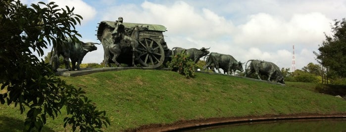 Parque Batlle is one of Tempat yang Disukai RICHIE'S MVD.