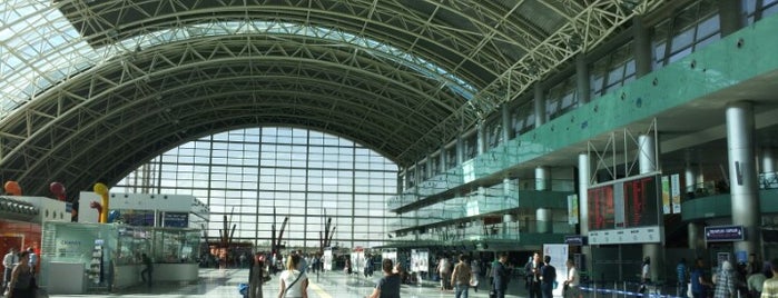 Dış Hatlar Terminali is one of Lugares favoritos de Meriç.