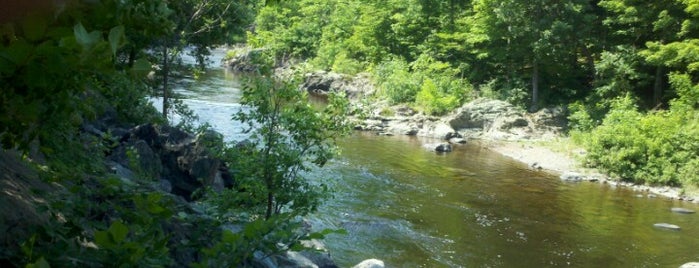 Kenduskeag Stream is one of สถานที่ที่ Dana ถูกใจ.