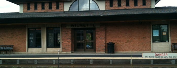 Metra - Wilmette is one of Tempat yang Disukai Vicky.