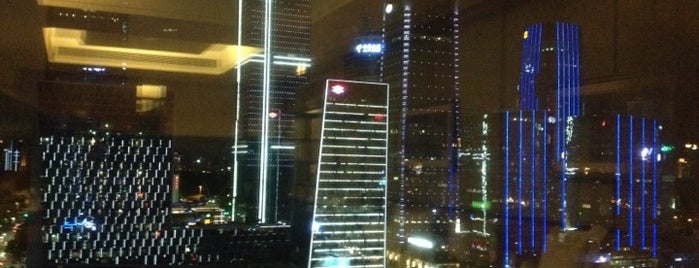 The Ritz-Carlton, Shenzhen is one of Lieux qui ont plu à Claudia.