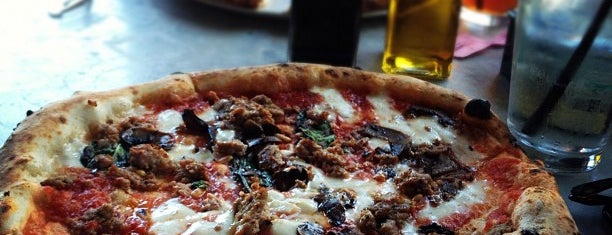 Settebello Pizzeria is one of Locais curtidos por @Vegaswinechick.