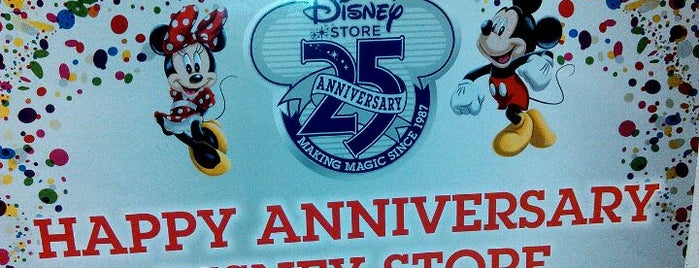 Disney Store is one of สถานที่ที่ Nichole ถูกใจ.