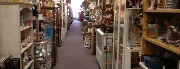 La Mesa Antique Mall is one of Antiques ! Antiques ! Antiques !.