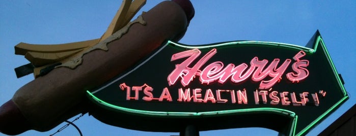 Henry's Drive-In is one of Route 66 Roadtrip.