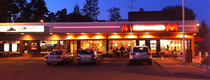 McDonald's is one of Lieux qui ont plu à Oliver.